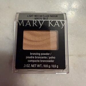 (Discontinued) Mary Kay Bronzing Powder - Light Medium Shade
